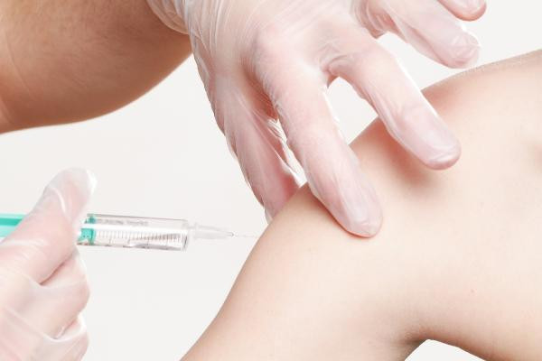 'Karışık doz aşı' olanlar daha sık yan etki bildirdi