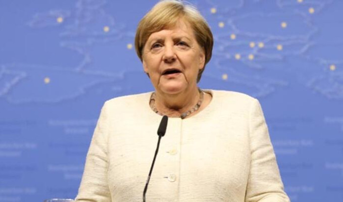 Merkel: İsrail'in kendisini savunma hakkı var