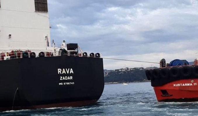 Tanker kıyıya sürüklendi: İstanbul Boğazı'nda trafik askıya alındı