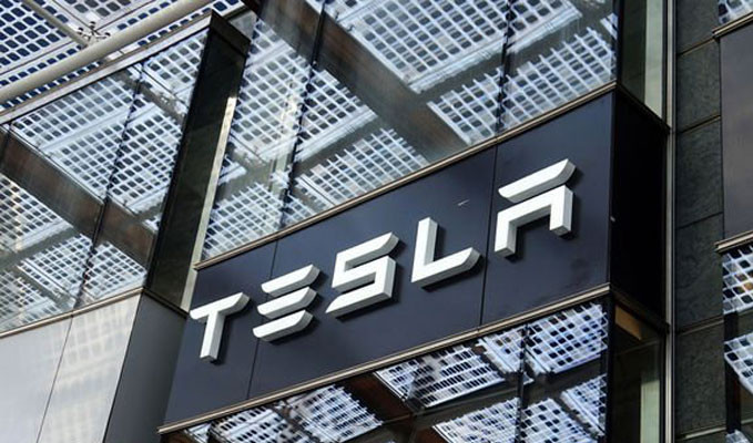 Tesla Almanya'daki batarya fabrikasında üretime geçmeyi erteledi