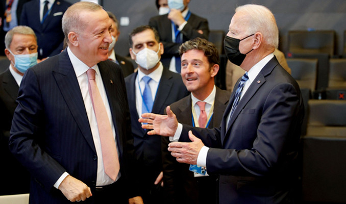 Erdoğan ile Biden'dan ayaküstü ilk görüşme