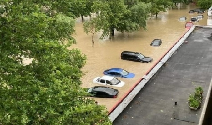 Sele teslim olan Kırım'da acil durum ilan edildi