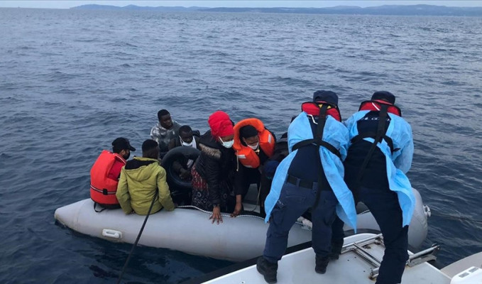 Türk kara sularına itilen 70 sığınmacı kurtarıldı