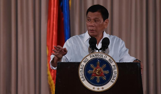 Duterte'den halka tehdit: Ya aşı, ya hapis!