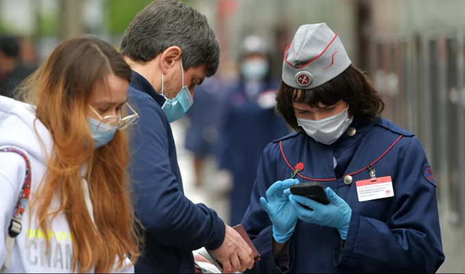 Moskova’da aşı olmayı reddedenler görev yerinden uzaklaştırabilecek