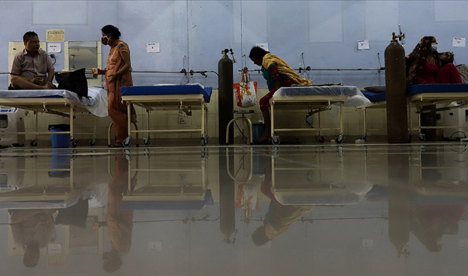 Hindistan'da salgında hasta sayısındaki düşüş sürüyor