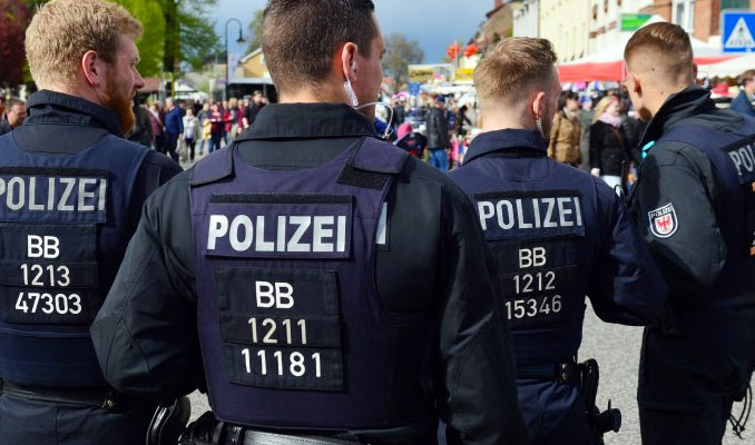 Alman polisi, PKK ile bağlantılı derneğin toplanmasına izin vermedi