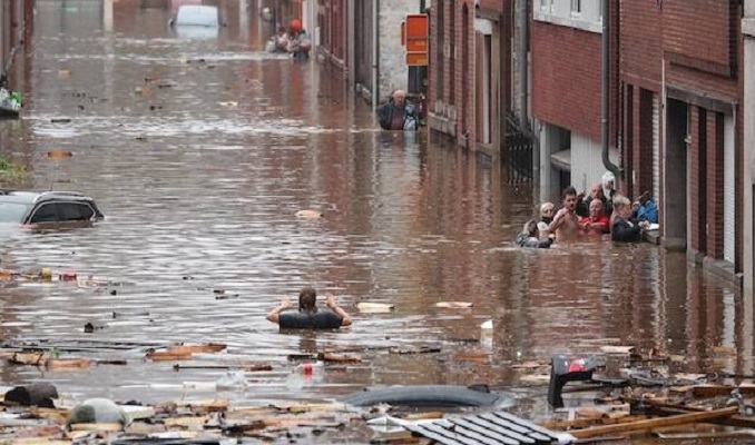 Avrupa selle mücadele ediyor: Ülkeler sular altında