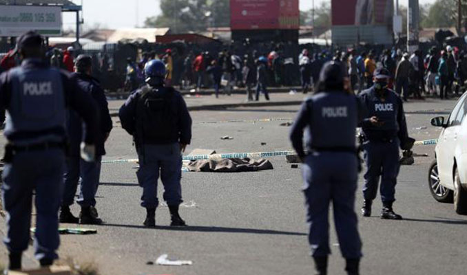 Güney Afrika'da şiddet olayları büyüyor: Ölü sayısı 212 oldu