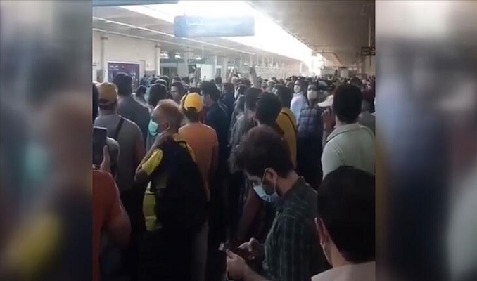 Tahran metrosundaki elektrik kesintisi protestolara yol açtı