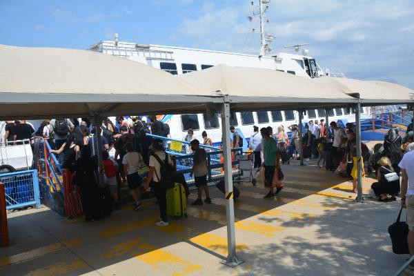 Bandırma İDO terminalinde tatil dönüşü yoğunluğu