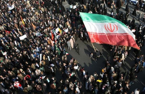 Tahran'da elektrik kesintilerine karşı protestolar!