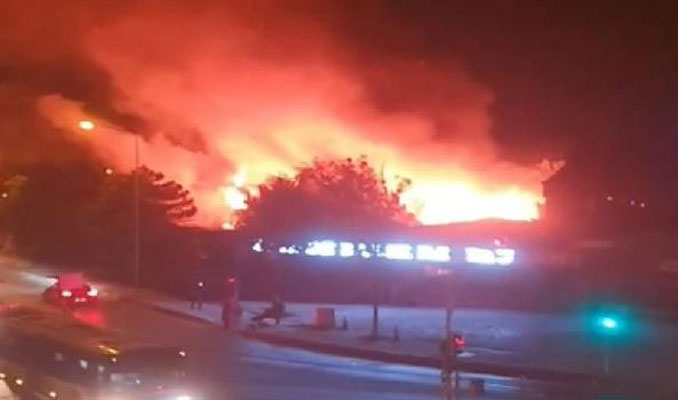 Başakşehir'de balık restoranı alev alev yandı