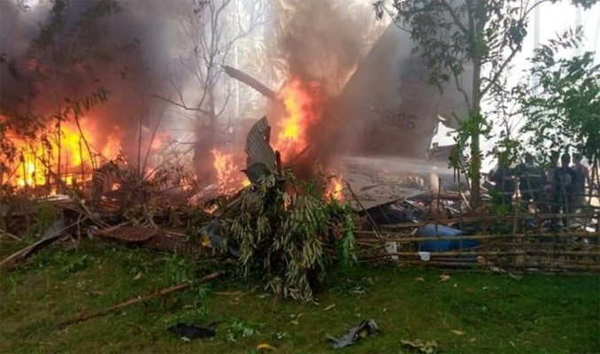Filipinler’de 85 yolculu askeri uçak düştü