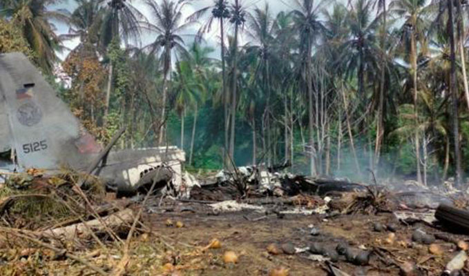 Filipinler'de askeri uçak düştü: En az 45 ölü