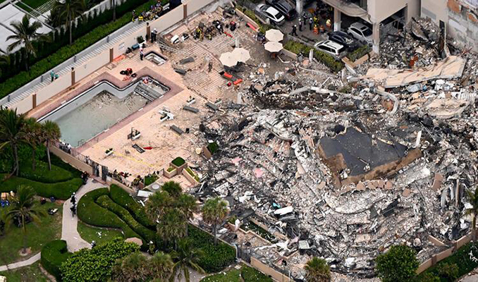 Miami'de çöken binanın tamamı ekipler tarafından yıkıldı