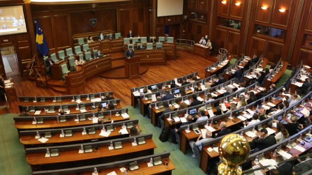 Kosova Meclisi Srebrenitsa soykırımının kınanmasını onayladı