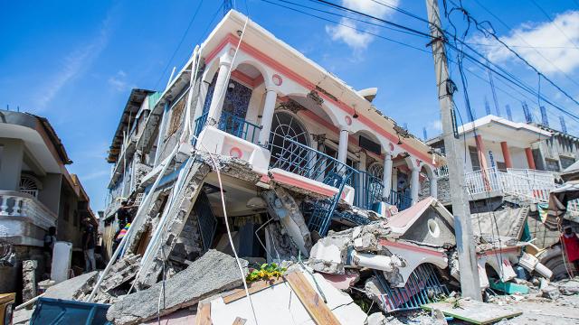 Haiti'deki depremde ölü sayısı 1297'ye çıktı