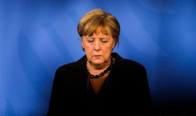 Merkel’in partisi eriyor