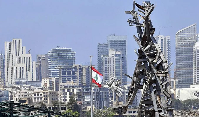 Beyrut Limanı'ndaki patlamanın metal kalıntılarından anıt inşa edildi