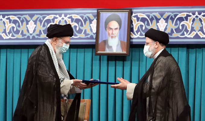 İran'ın yeni Cumhurbaşkanı mazbatasını aldı