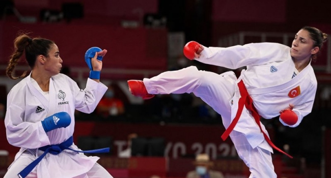 Türk karateci Merve Çoban olimpiyat madalyasını garantiledi