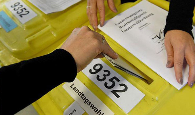Almanya’da seçim anketleri SPD’yi işaret ediyor