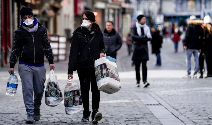 Belçika'da maske zorunluluğu büyük ölçüde kalkıyor