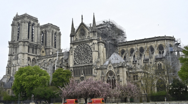 Notre Dame Katedrali restorasyona hazır