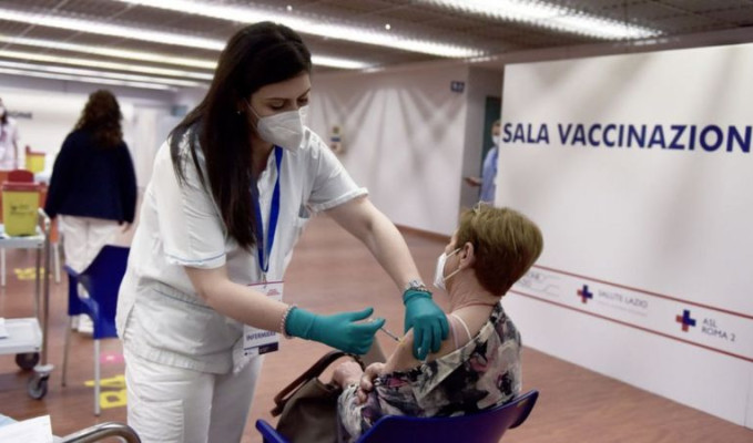 İtalya'da Kovid sertifikası zorunluluğu aşı randevularını arttırdı