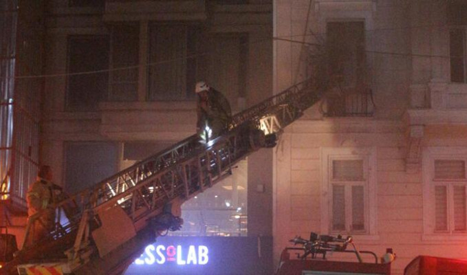 Emre Kınay Oyunculuk Akademisi'nin bulunduğu binada yangın