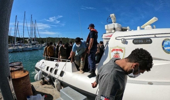 Türk kara sularına itilen 197 göçmen kurtarıldı