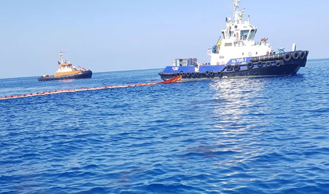Akdeniz'deki petrol sızıntısına çift gemiyle tarama