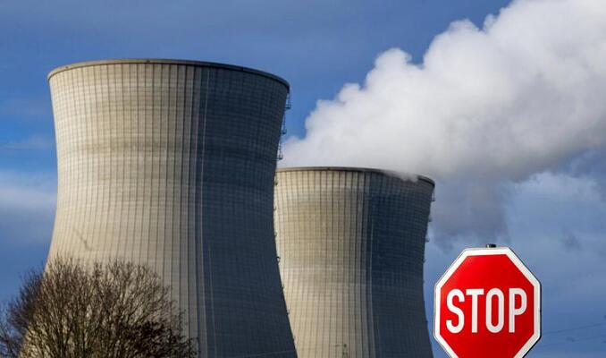 Almanya son altı nükleer santralden üçünü devre dışı bıraktı 