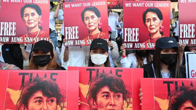 Devrik lider Suu Çii 4 yıl hapse mahkum edildi