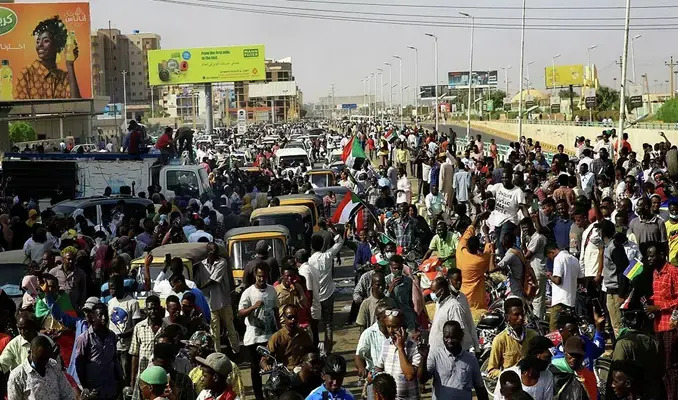 Sudan polisi, protestocuları göz yaşartıcı gazla dağıttı