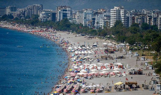 Antalya'ya  gelen turistler konut alıyor ya da yatırım yapıyor