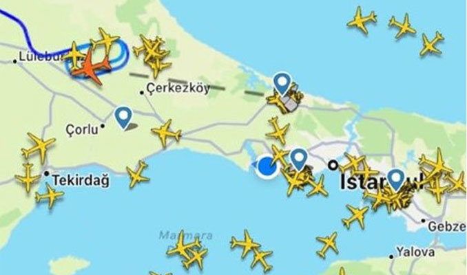 İstanbul'da uçaklar havada tur atıyor
