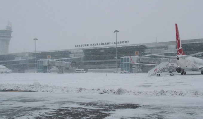 Atatürk Havalimanı 04.00'e kadar uçuşlara kapatıldı
