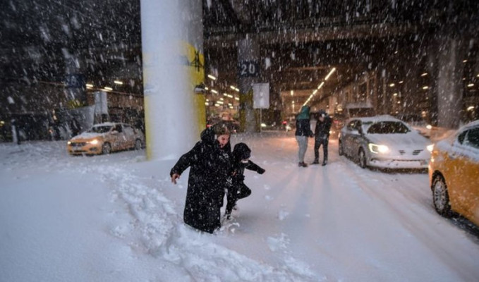 İstanbul'da kar kalınlığı 85 santimetreyi buldu