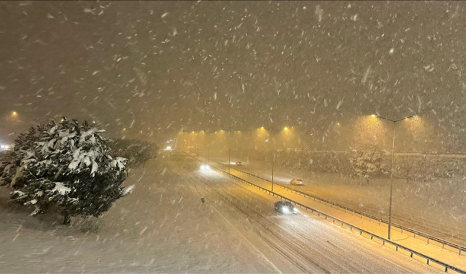 Bursa-İzmir kara yolunda kar etkili oluyor