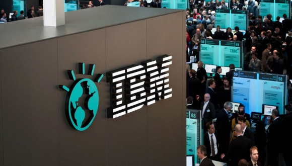 IBM'in geliri 2021'in dördüncü çeyreğinde arttı