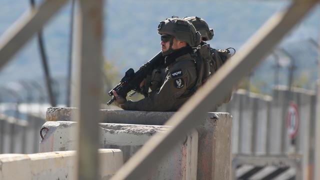 İsrailli 2 asker dost ateşi sonucu yaralandı
