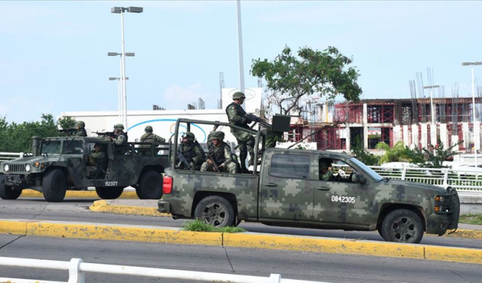 Meksika'da askerler, uyuşturucu kartellerine bilgi satmış!