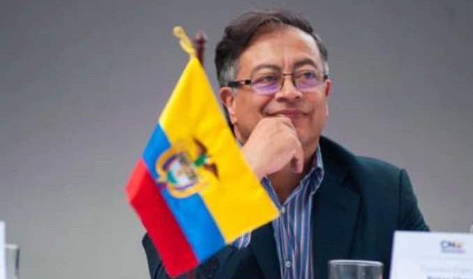Kolombiya Cumhurbaşkanı: ABD tüm dünya ekonomilerini alt üst ediyor