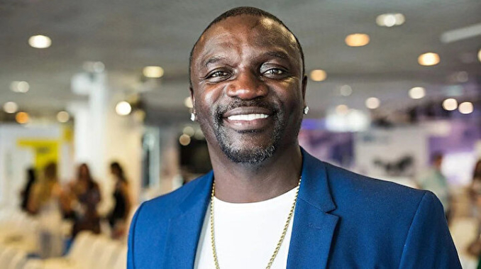 Grammy ödüllü Akon, Türkiye'de saç ektirdi