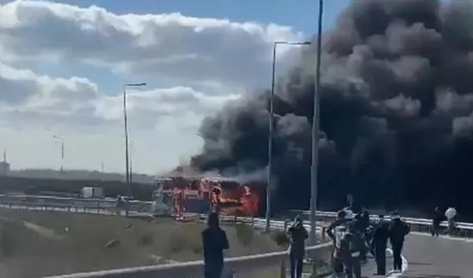  Başakşehir'de yolcu otobüsü alev alev yandı 