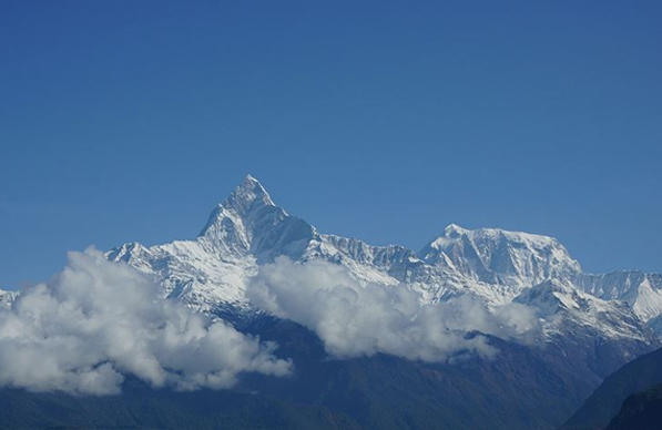 Himalayalar'da çığ düştü: 10 dağcı yaşamını yitirdi