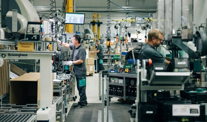 Almanya'da fabrika siparişleri yüzde 2,4 azaldı