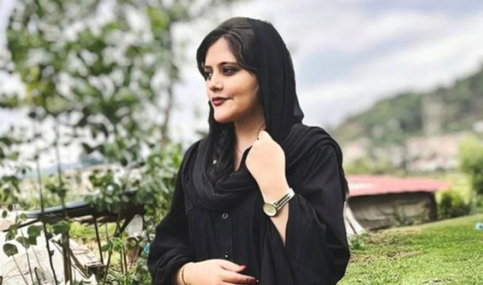İran'da Adli Tıp Kurumu: Amini'nin ölüm nedeni darp değil